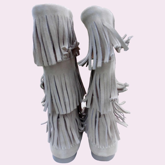 Minnetonka 3-layer Fringe Boots Sz 11 NIB  Stone Color Women's - Picture 3 of 5